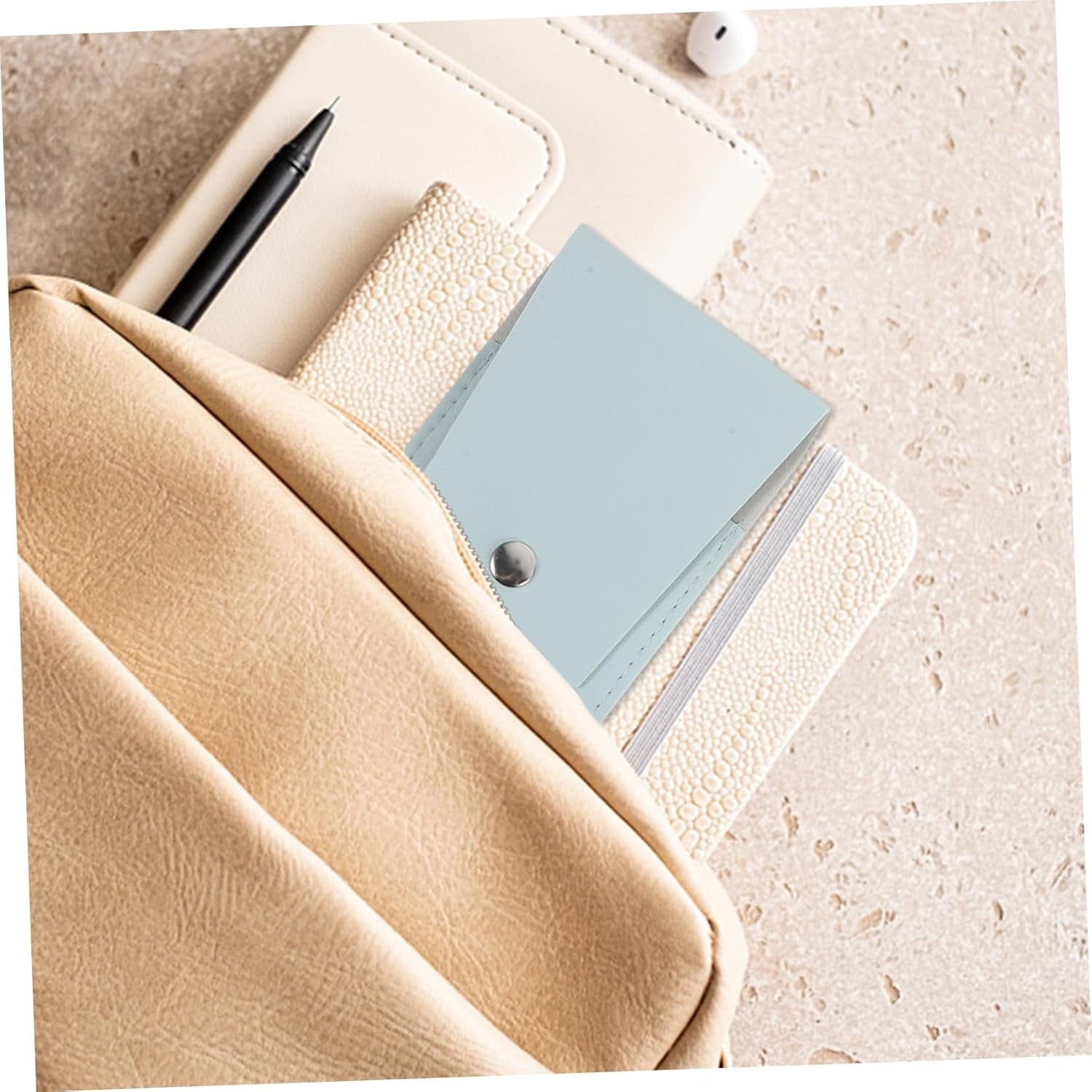 1Set Travel Makeup Brush Set Mini Soft Bristles Cosmetic Tools U-Shaped Brush Holder Portable and Lightweight for Beginners and Go Makeup Applications